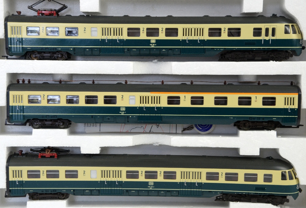 Lima Golden Series H0/00 gauge 149801GP, 149749 Lufthansa Airport Express, and 149742GP, (3), - Image 2 of 2