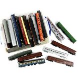 Collection of H0/00 gauge loose passenger coaches, to include thirteen Tri-Ang, three Hornby and