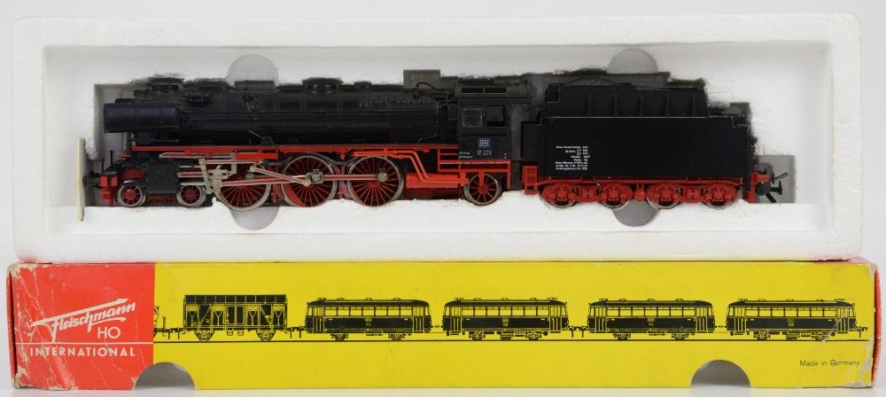 Fleischmann H0/00 gauge 4170, DB 01 220, locomotive and tender, boxed,