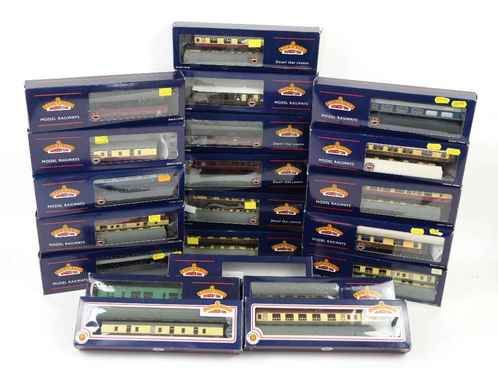 Collection of forty Bachmann H0/00 gauge coaches to include Pullman cars and others in twenty-one