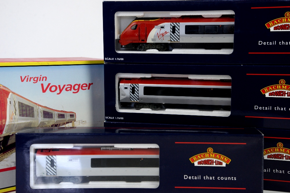 Bachmann H0/00 gauge 32600 Class 220 Virgin Voyager 4 Car DEMU 'Maiden Voyager', boxed,PROVENANCE: - Image 2 of 2