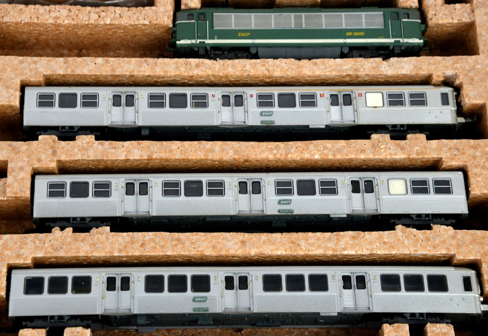Lima Golden Series H0/00 gauge 149812 Trans Europ Express (lacking pantographs), and 149814 SNCF - Image 3 of 3