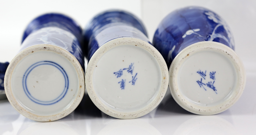 A blue and white bowl with four-character Kangxi mark, 20.5 cm diameter; a pair of blue and white - Image 13 of 26