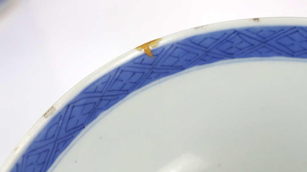 A blue and white bowl with four-character Kangxi mark, 20.5 cm diameter; a pair of blue and white - Image 3 of 26