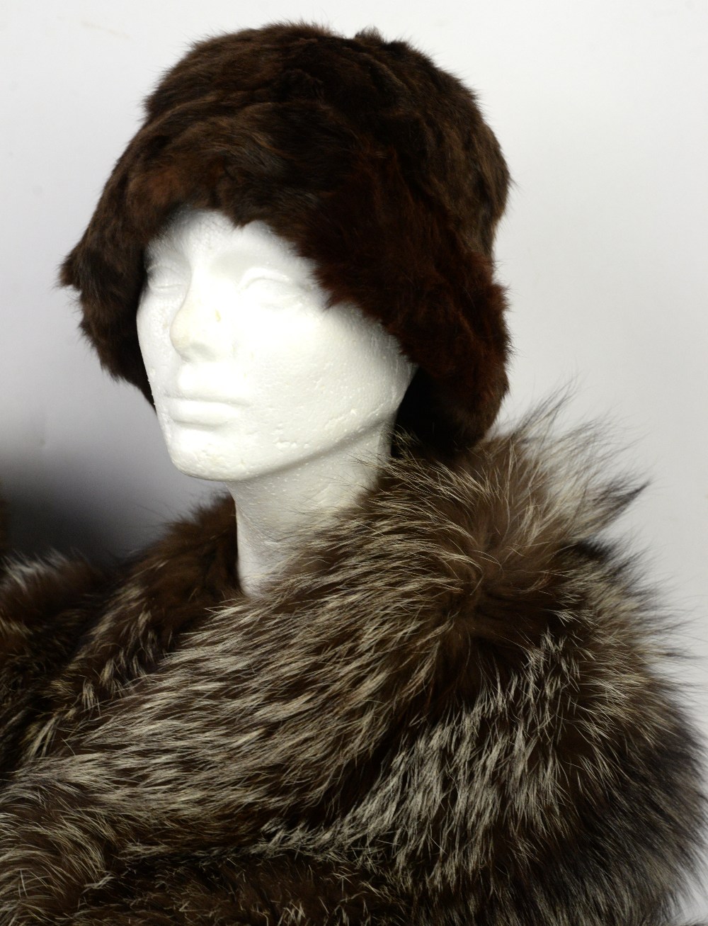 Vintage fur accessories including Ermine tippet, long blue Fox stole and cuffs, and early 20th - Image 2 of 4