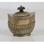 Edwardian silver tea caddy, with fluted design by Deakin & Francis, London 1901, 137 gr.