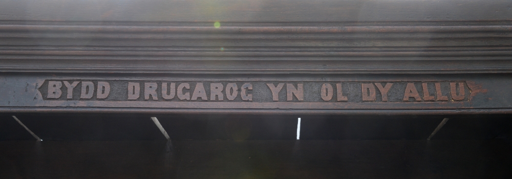 18th century and later Welsh oak tridarn, the moulded cornice above frieze carved 'Bydd Drugarog - Image 3 of 3