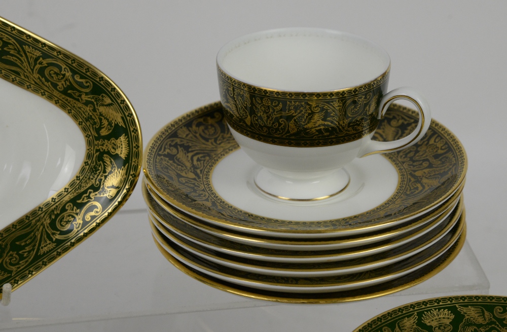 Wedgwood Florentine dinner service with gilded decoration on green banded rim 23cm diam dinner - Image 2 of 7