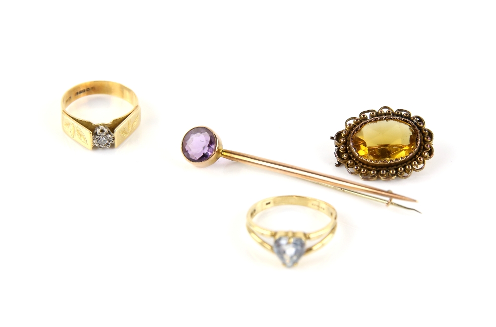 Mixed group of gold jewellery, including a vintage single stone diamond ring, with leaf detail on