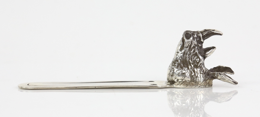George V silver bookmark with a rhino head terminal, by William Neale Ltd, Birmingham 1917, 8 cm - Image 2 of 5