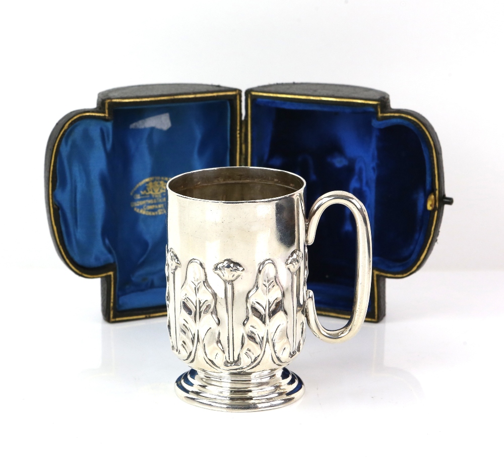 Edward VII silver christening mug, by Goldsmiths & Silversmiths Ltd, Birmingham 1906, in fitted - Image 2 of 7