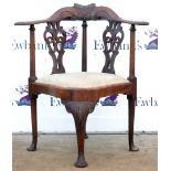 19th century mahogany corner chair with pierced slat back on turned supports with front cabriole leg