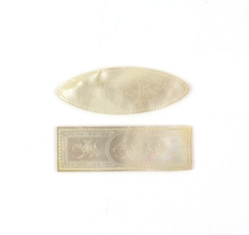 Collection of over 200 mother-of-pearl games counters of various shapes to include fish, - Image 7 of 24