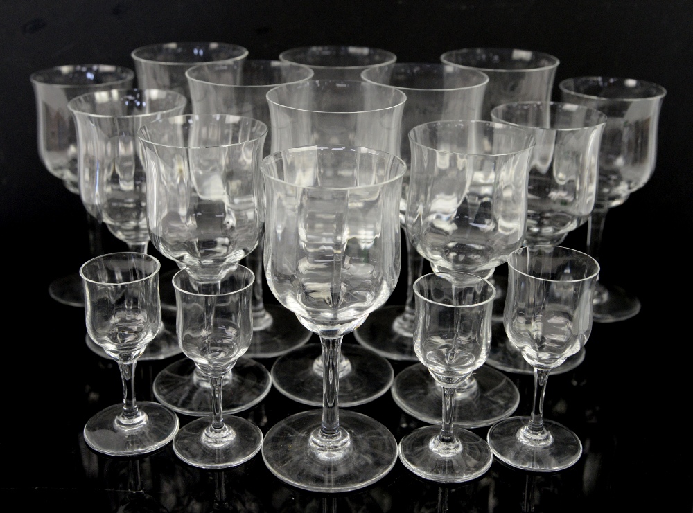 Baccarat Capri glasses, six red wine h17cm, seven white wine h15.5cm, three liqueur h9.5cm, and a