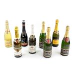 Eight bottles of sparkling wine / Prosecco to include one bottle of Carino Spumante sweet