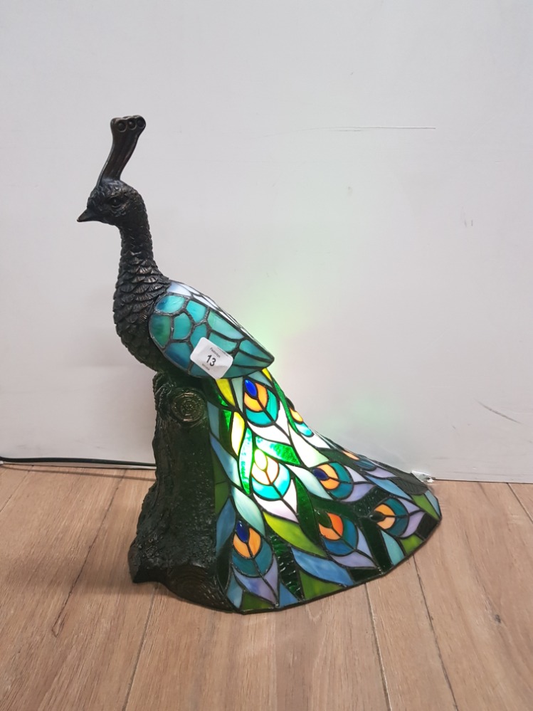 TIFFANY STYLE TABLE LAMP IN THE PEACOCK DESIGN FULLY WORKING ORDER