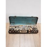 VINTAGE METAL CASE CONTAINING RATCHET SET