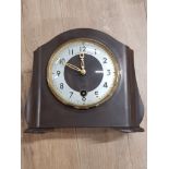 SMITHS ENFIELD BAKELITE STYLE MANTLE CLOCK WITH PENDULUM AND KEY