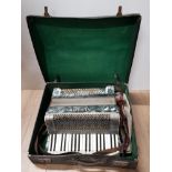 VINTAGE ALVARI 1940S GERMAN PIANO ACCORDION IN ORIGINAL CARRY CASE