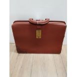 VINTAGE LEATHER BRIEFCASE