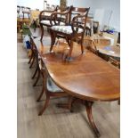 REGENCY BEVAN FUNNELL FINE DINING TABLE WITH 6 MATCHING CHAIRS / INCL 2 ARMS