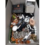 BOX OF MISCELLANEOUS COSTUME JEWELLERY INCLUDING 2 WRISTWATCHS