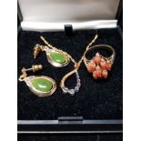 SMALL BOX CONTAINING 4 PIECES OF GOLD PLATED JEWELLERY INCLUDES PAIR OF EARRINGS WITH GREEN GEMSTONE