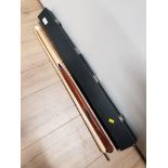 VINTAGE POOL CUE IN PROTECTIVE CARRY HARDCASE