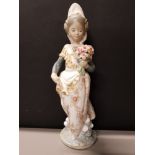 LLADRO FIGURE 1304 VALENCIAN GIRL WITH FLOWERS PLUS ORIGINAL BOX HEIGHT 24.5CM