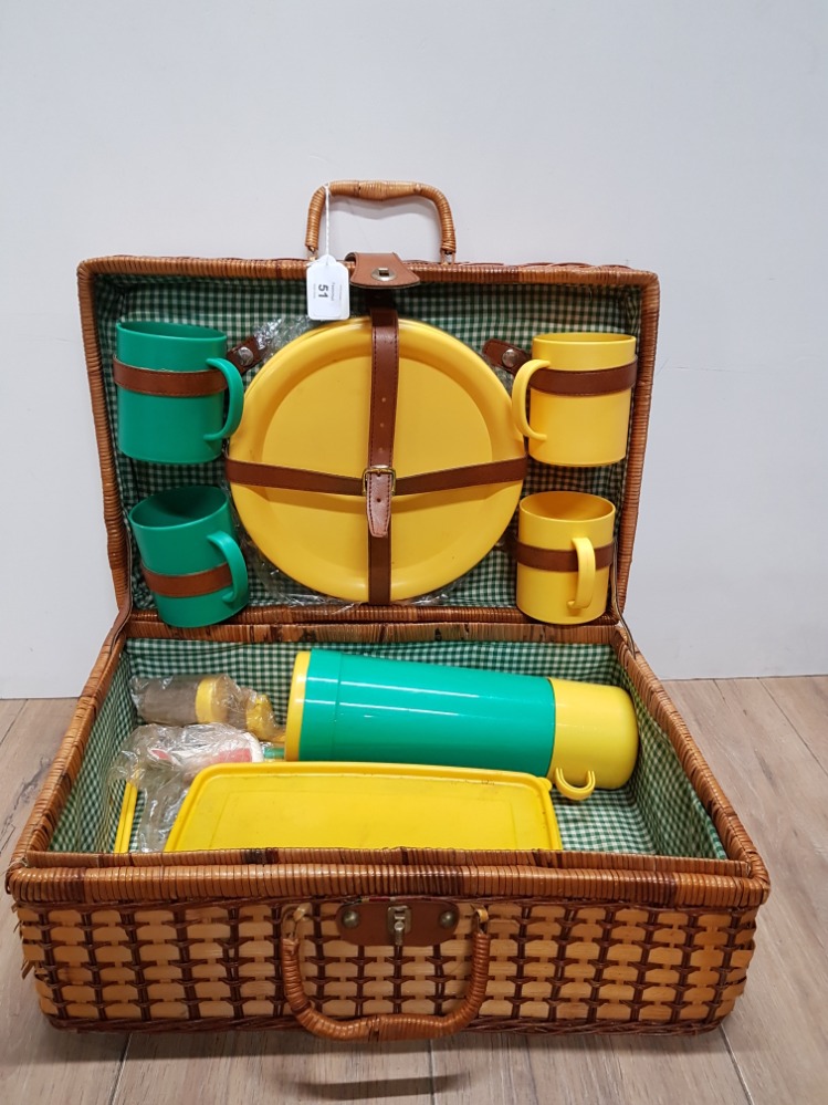 VINTAGE PICNIC SET