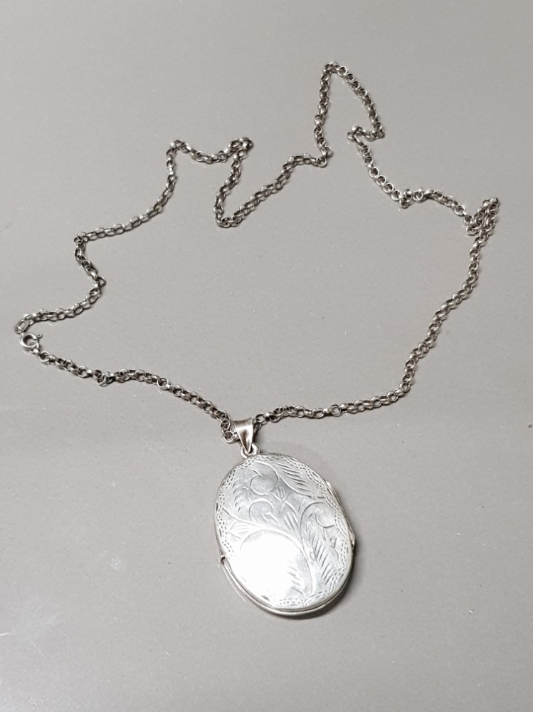 HALLMARKED SILVER LOCKET PENDANT AND CHAIN 15.2G