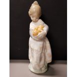 LLADRO FIGURE 4841 VALENCIAN GIRL WITH BASKET OF ORANGES WITH ORIGINAL BOX HEIGHT 17.5CM