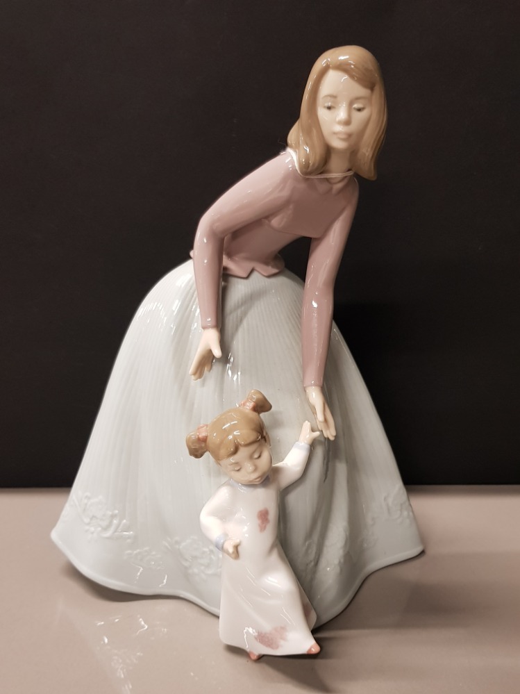 NAO BY LLADRO FIGURE 1318 FIRST STEPS HEIGHT 25CM