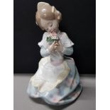 LLADRO FIGURE 5868 LOVING VALENCIANA WITH ORIGINAL BOX HEIGHT 16CM