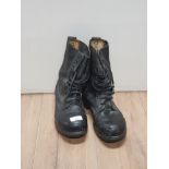 A PAIR OF GENUINE VINTAGE MILITARY BOOTS SIZE 7