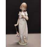 LLADRO FIGURE 7611 SUMMER STROLL WITH ORIGINAL BOX