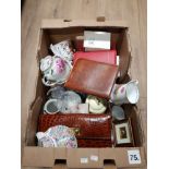 A BOX OF MISCELLANEOUS INC PORCELAIN GLASS AND OTHER ITEMS