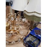 GILT AND CRYSTAL DROP LIGHT FITTING PLUS 5 OTHER TABLE LAMPS