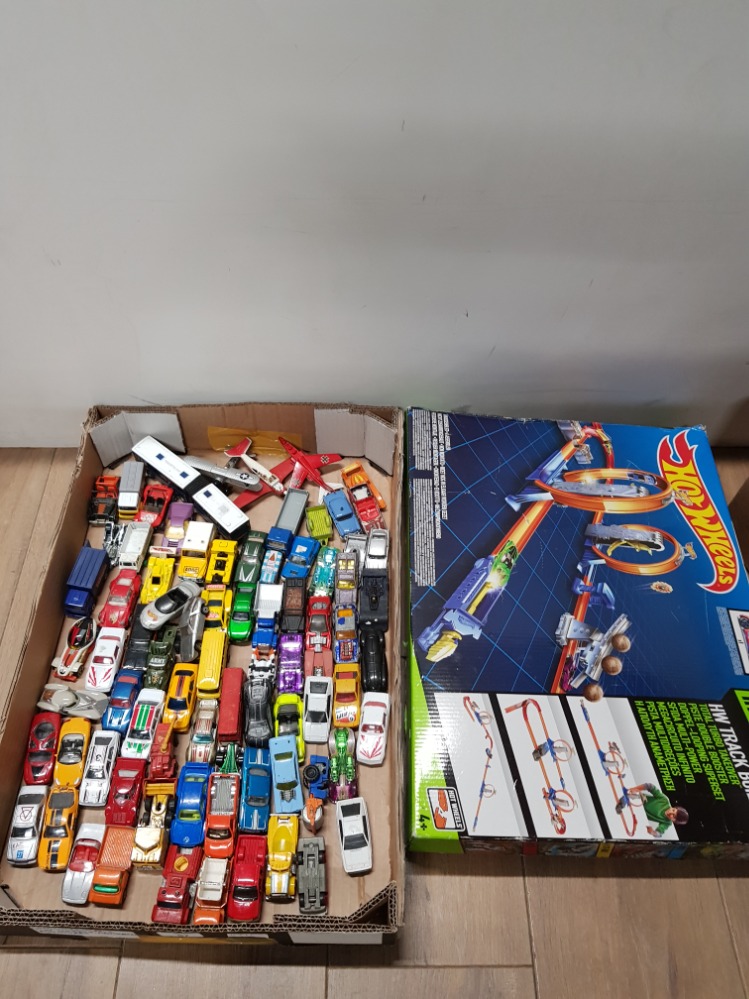 A BOX OF DIE CAST VEHICLES TOGETHER WITH HOT WHEELS TRACK ETC