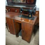 VINTAGE SINGER SEWING MACHINE