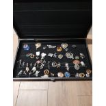 BEAUTIFUL PRESENTED BOX OF MULTIPLE BROOCHES
