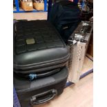 1 METAL HARDCASE TOGETHER WITH 3 TRAVEL SUITCASES