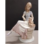 LLADRO 7612 "PICTURE PERFECT" FROM THE COLLECTORS SOCIETY SIGNED ON BASE WITH BOX