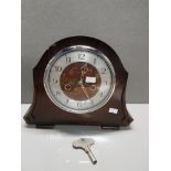 OAK ENFIELD 8 DAY STRIKING MANTLE CLOCK MANTLE CLOCK WITH KEY AND PENDULUM