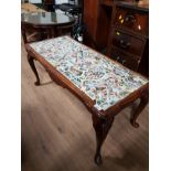 CARVED MAHOGANY GLASS TOPPED COFFEE TABLE FITTED WITH VINTAGE CIGARETTE CARDS