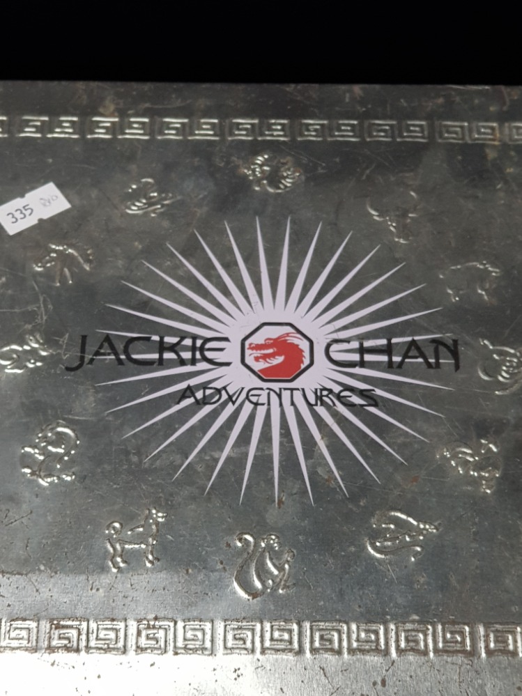 LARGE QUANTITY OF JACKIE CHAN ADVENTURES COLLECTORS CARDS AND TOKENS IN ORIGINAL TIN - Image 2 of 2