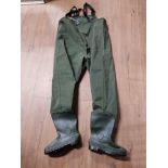 UNWORN WADERS SIZE 10