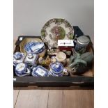 BOX OF MISCELLANEOUS RINGTONS WARE AND ANIMAL ORNAMENTS INCLUDING A PROUD MOTHER ELEPHANT ORNAMENT