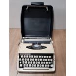 VINTAGE BROTHER DELUXE 800 TYPEWRITER IN ORIGINAL CASE