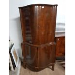 1940S MAHOGANY CORNER DRINKS CABINET WITH SERPENTINE FRONT WITH KEY